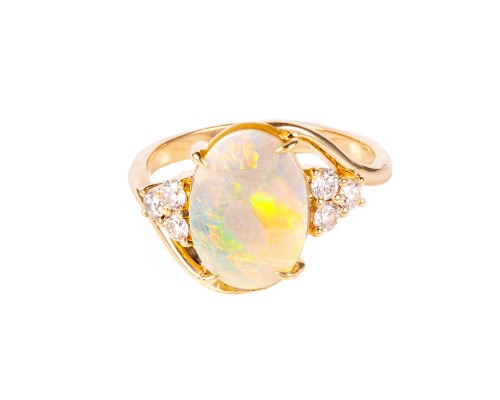 Złoty pierścionek z opalem australijskim 1,55 ct i diamentami