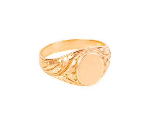 Złoty sygnet z grawerowanymi liśćmi