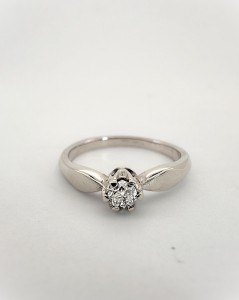 Pierścionek zaręczynowy z diamentem, białe złoto 585