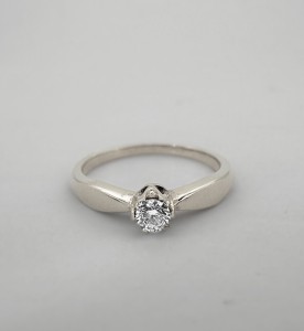 Pierścionek z diamentem, zaręczynowy z białego złota
