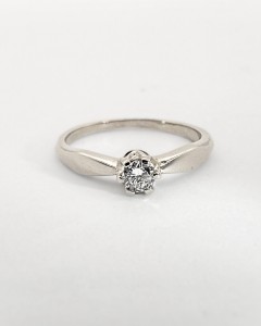 Pierścionek z diamentem o masie ok. 0,14 ct, zaręczynowy