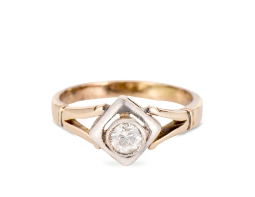 Pierścionek z XX wieku, z brylantem ok. 0,23 ct