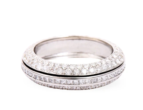 Diamentowa obrączka w białym złocie