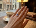Pierscionek biale zloto szafiry i diamenty