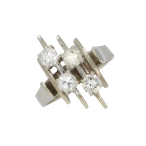 Pierścionek z białego złota z diamentami