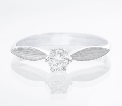 Pierścionek z diamentem 0,28 ct w szlifie brylantowym z białego złota 07680