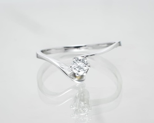 Pierścionek z białego złota z diamentem 05942